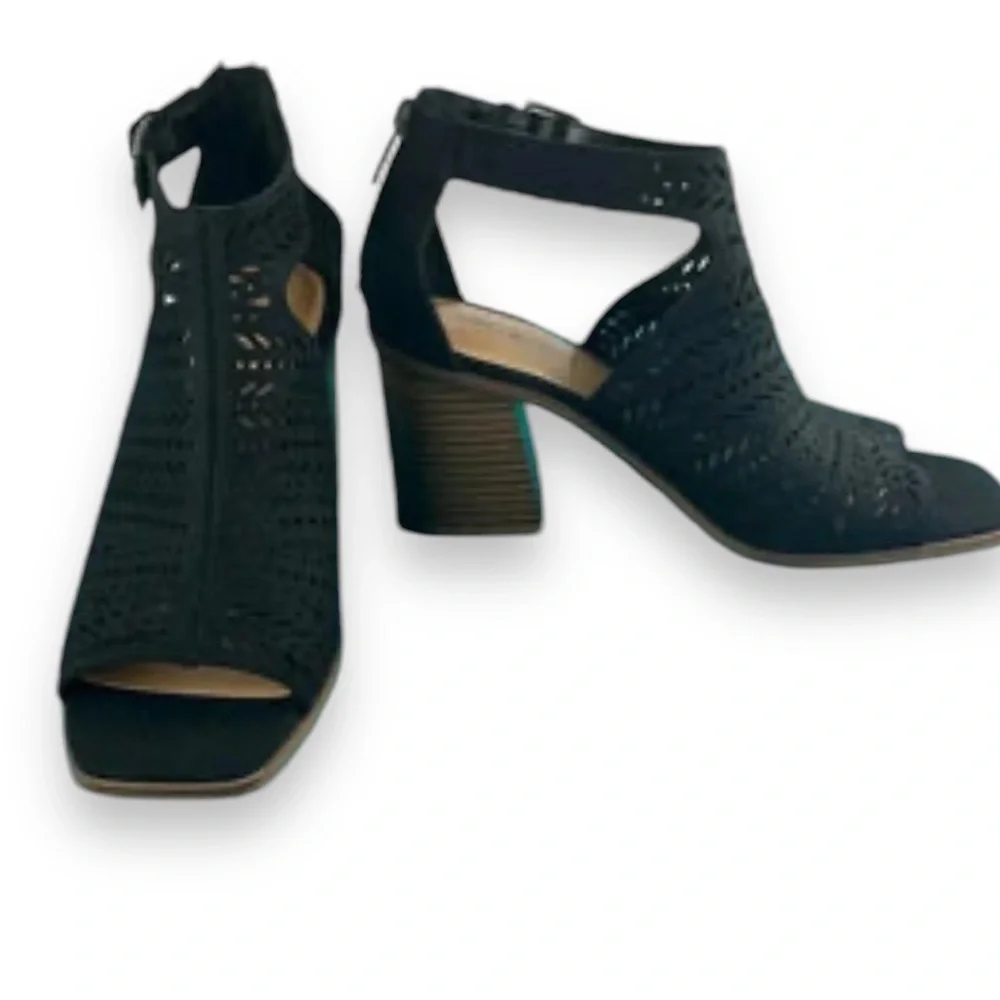 NWOT Indigo Black Laser Cut Peep Toe Block Heel Sandals Size 8.5
